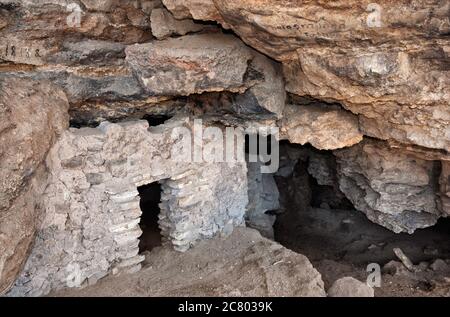 Swallet Pueblo Ruine in Montezuma Well, Sonoran Desert in der Nähe von Camp Verde, Arizona, USA Stockfoto