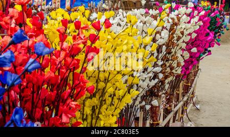 Bunte Papierblumen von Surajkund Handwerksmesse Stockfoto