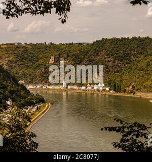 St. Goarshausen und Schloss Katz, Deutschland, Europa Stockfoto