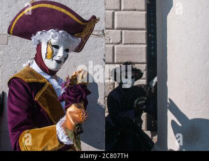Zwei Masken posiert während des Karnevals in Venedig Stockfoto