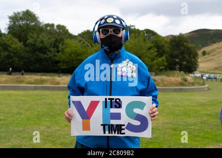 Edinburgh, Schottland, Großbritannien. Juli 2020. 20 Pro-schottische Unabhängigkeitsdemonstration, die heute von der All Under One Banner (AUOB)-Gruppe vor dem schottischen Parlament in Holyrood in Edinburgh organisiert wird. Iain Masterton/Alamy Live News Stockfoto