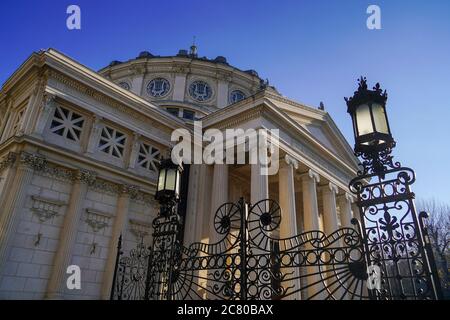 Exterieur des rumänischen Atheneum, eine Konzerthalle in Bukarest, Rumänien. Im Jahr 1888 eingeweiht. Stockfoto