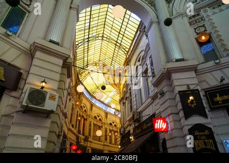 Bukarest, Rumänien Architektur, Straßenszene und Stadtbild überdachte Einkaufspassage Stockfoto