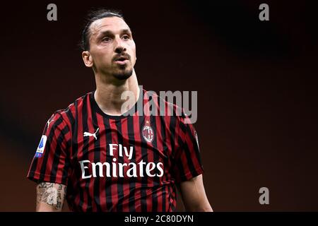 Mailand, Italien - 18. Juli 2020: Zlatan Ibrahimovic vom AC Mailand schaut während des Serie A Fußballspiels zwischen AC Mailand und Bologna FC. AC Mailand gewann 5-1 gegen den FC Bologna. Quelle: Nicolò Campo/Alamy Live News Stockfoto