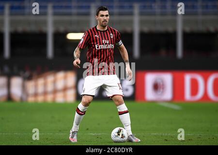 Mailand, Italien - 18. Juli 2020: Alessio Romagnoli von AC Mailand in Aktion während der Serie A Fußballspiel zwischen AC Mailand und Bologna FC. AC Mailand gewann 5-1 gegen den FC Bologna. Quelle: Nicolò Campo/Alamy Live News Stockfoto