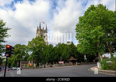 Beckenham (Großraum London), Kent, Großbritannien. St. George's Church in Beckenham an der Kreuzung von High Street, Bromley Road und Church Avenue. Stockfoto