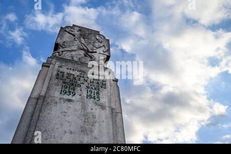 Beckenham (Großraum London), Kent, Großbritannien. Beckenham Kriegsdenkmal zum Gedenken an die Männer und Frauen von Beckenham, die in den beiden Weltkriegen gefallen. Stockfoto