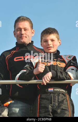 Jos & Max Verstappen, während Max's internationale Kart-Karriere. Stockfoto