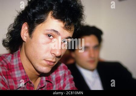 Richard Barbieri und Steve Jansen von den Dolphin Brothers bei einer Fotocall auf Virgin Records. London, 30. September 1987 – weltweite Nutzung Stockfoto