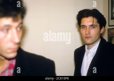 Richard Barbieri und Steve Jansen von den Dolphin Brothers bei einer Fotocall auf Virgin Records. London, 30. September 1987 – weltweite Nutzung Stockfoto