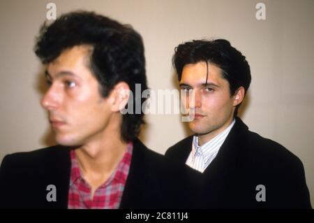 Richard Barbieri und Steve Jansen von den Dolphin Brothers bei einer Fotocall auf Virgin Records. London, 30. September 1987 – weltweite Nutzung Stockfoto