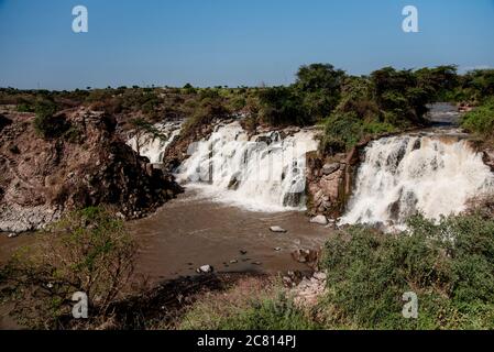 Großer felsiger Wasserfall als Awash Falls Lodge in Afar, Nord-Äthiopien. Stockfoto