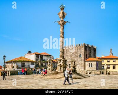 10. März 2020: Porto, Portugal - die Pelourinho oder Pranger von Porto, die auf dem Platz am westlichen Ende der Kathedrale steht. Stockfoto