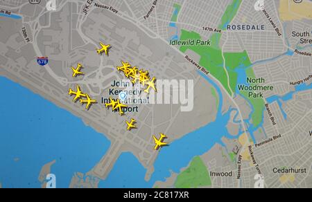 Flugverkehr über New York Aera (18. juli 2020, UTC 20.25) im Internet mit Flightradar 24 Website, während der Coronavirus Pandemie Stockfoto