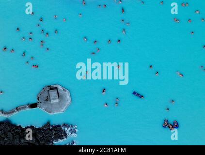 Luftaufnahme des geothermischen Pools in Island Stockfoto