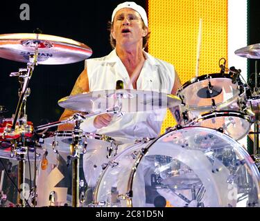 Der Drummer Chad Smith von Red Hot Chili Pepper tritt mit dem Rest der Band im BankAtlantic Center in der Nähe von Fort Lauderdale, Florida auf. Stockfoto