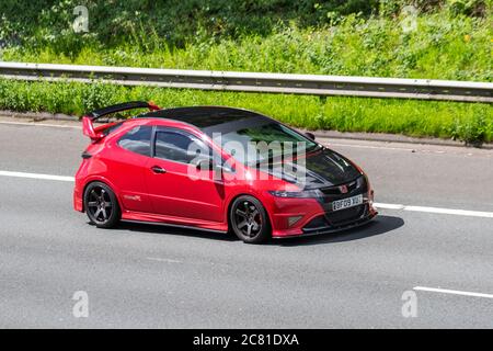 2009 rot schwarz Honda Civic Type-R GT i-VTEC; Fahrzeuge mit Verkehrsbehinderungen, Fahrzeuge, die Fahrzeuge auf britischen Straßen fahren, Motoren, Fahrzeuge auf dem Autobahnnetz der M6. Stockfoto