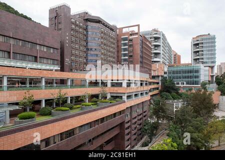 Hongkong, Hongkong SAR, China. Mai 2020. Blick auf die University of Hong Kong (HKU) von der MTR-Station HKU. Quelle: Jayne Russell/ZUMA Wire/Alamy Live News Stockfoto