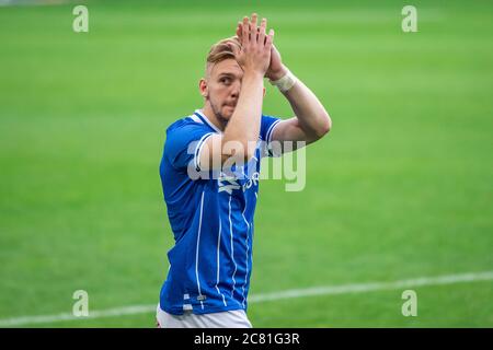 Posen, Polen. Juli 2020. Kamil Jozwiak aus Lech Poznan applaudiert nach dem polnischen PKO Ekstraklasa-Spiel zwischen Lech Poznan und Jagiellonia Bialystok im Stadtstadion Poznan.Endstand; Lech Poznan 4:0 Jagiellonia Bialystok. Kredit: SOPA Images Limited/Alamy Live Nachrichten Stockfoto