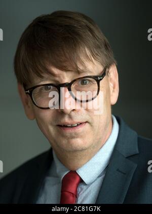 Magdeburg, Deutschland. Juli 2020. Henning Haberland, Pressesprecher des Oberlandesgerichts Naumburg, steht im Landgericht Magdeburg. Am Dienstag (21.07.2020) beginnt hier der Prozess gegen den Anschlag in Halle. Der Attentäter hatte am höchsten jüdischen Feiertag Jom Kippur in der Synagoge in Halle versucht, ein Blutbad zu verursachen. Quelle: Hendrik Schmidt/dpa-Zentralbild/dpa/Alamy Live News Stockfoto