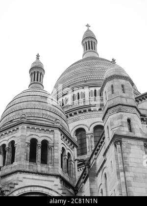 Kuppeln der Basilika Sacré Couer, fotografiert in Monocrom, Montmartre, Paris, Frankreich Stockfoto