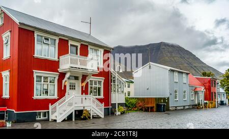 Häuser in der Stadt Isafjordur; Isafjardarbaer, Westfjorde, Island Stockfoto