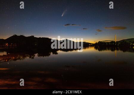 Komet NEOWISE über Franz Lake; Salida; Colorado; USA Stockfoto