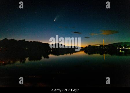 Komet NEOWISE über Franz Lake; Salida; Colorado; USA Stockfoto