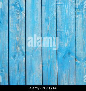 Textur von schäbigen alten blauen Holzbrettern mit Rissen als Hintergrund Stockfoto
