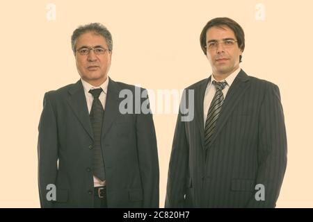 Studio geschossen von Jung und Alt persischen Geschäftsmann Stockfoto