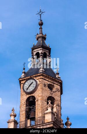 Torre de la iglesia de San Miguel arcángel. Vitoria. Álava. País Vasco. España Stockfoto