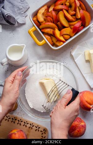 Zutaten für Pfirsich-Schuster-Pie Stockfoto