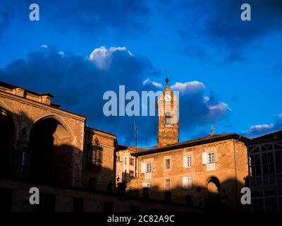 Torre de la iglesia de San Vicente. Vitoria. Álava. País Vasco. España Stockfoto