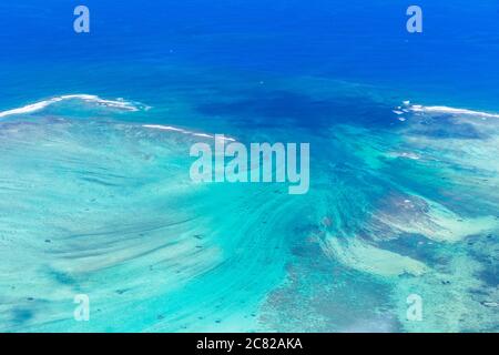 Luftaufnahme des Korallenriffs vom Hubschrauber, Mauritius, Afrika Stockfoto