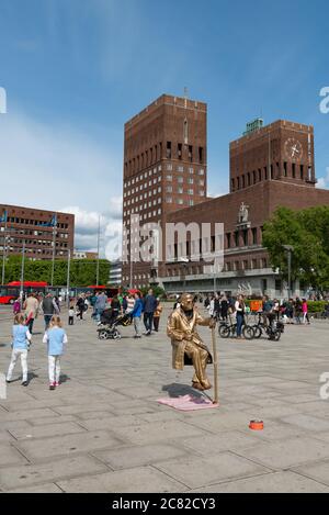 Radhus/Rathaus und Rathausplatz, Oslo, Norwegen Stockfoto