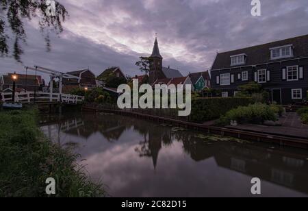 Morgen auf der Gracht in Marken, Niederlande Stockfoto