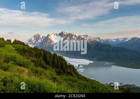 Blick auf Spencer Gletscher im Chugach National Forest in Südzentralalaska. Stockfoto