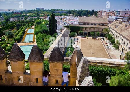 Cordoba, Spanien - 02. September 2015: Weitwinkel-Ansicht des Alcázar de los Reyes Cristianos (Schloss der christlichen Könige) in einer Region von Anda Stockfoto