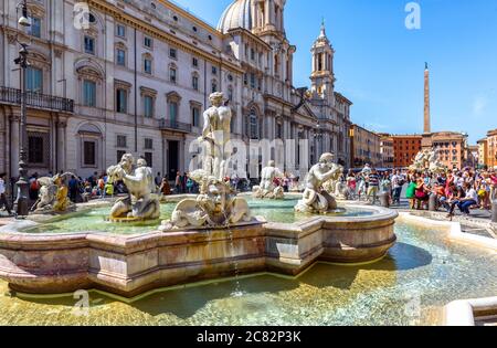 Rom - 9. Mai 2014: Wunderschöne Fontana del Moro oder Moor Brunnen auf der Piazza Navona, Rom, Italien. Der Navona Platz ist eine der wichtigsten Sehenswürdigkeiten von Rom Stockfoto