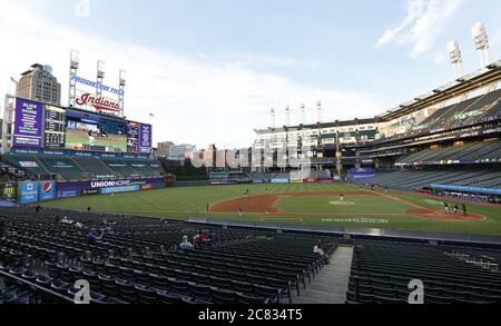 Cleveland, Usa. Juli 2020. Die Cleveland Indians veranstalten am Montag, den 20. Juli 2020, ein Ausstellungsspiel gegen die Pittsburgh Pirates im Progressive Field in Cleveland, Ohio. Major League Baseball beginnt ihre Saison 2020, nachdem die COVID-19 Pandemie monatelange Verzögerungen verursachte. Foto von Aaron Josefczyk/UPI Kredit: UPI/Alamy Live News Stockfoto