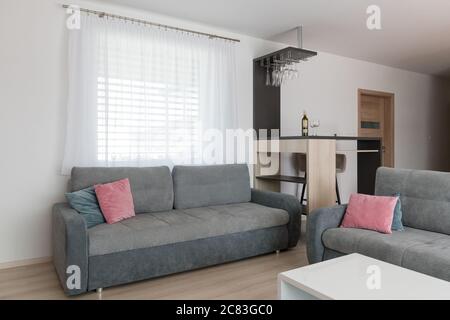 Wohnzimmer des modernen Hauses Stockfoto