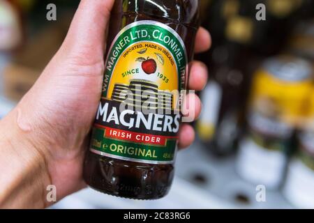 Tjumen, Russland-12. Juli 2020: Magners Original Cider. Ein irisches alkoholisches Getränk aus Äpfeln. Stockfoto