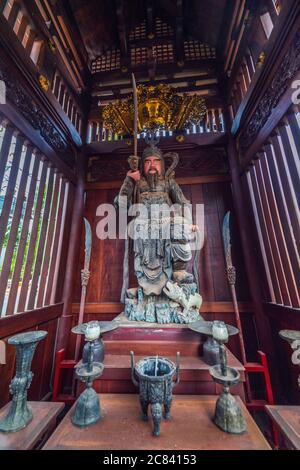 Pleiku, Vietnam - 11. Juli 2020: Buddha-Statuen, architektonische Details der Minh Thanh Pagode, eine majestätische buddhistische architektonische Struktur in Pleiku Stadt Stockfoto