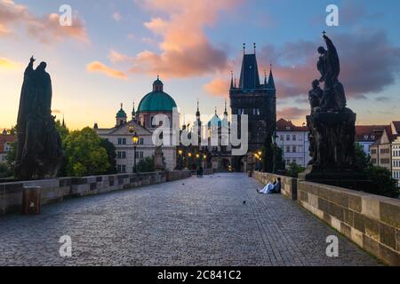Prag, Karlsbrücke am Morgen Stockfoto