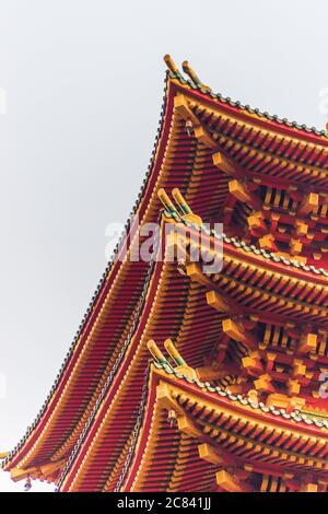 Pleiku, Vietnam - 11. Juli 2020: Buddha-Statuen, architektonische Details der Minh Thanh Pagode, eine majestätische buddhistische architektonische Struktur in Pleiku Stadt Stockfoto