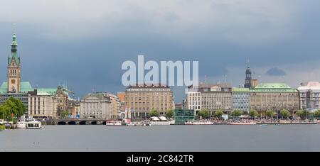 Stadtbild von Hamburg an der Binnenalster - entlang des Jungfernstieges. Stockfoto