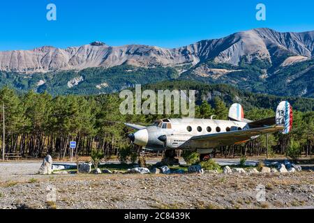 Segelflugzentrum Ubaye bei Barcelonnette. Barcelonnette ist eine Gemeinde im Département Alpes-de-Haute-Provence in Frankreich Stockfoto