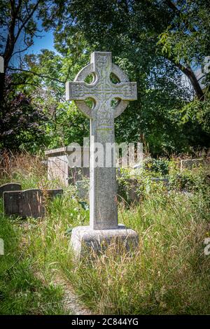 Grabsteine in St. Martins Kirche Friedhof, Cheriton, Kent. Stockfoto