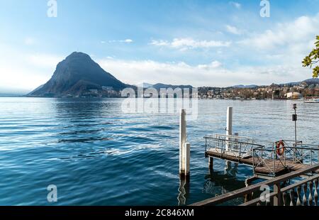 Landschaft des Luganersees mit Monte San Salvatore, Lugano, Schweiz Stockfoto