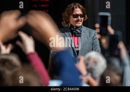 London, Großbritannien. Juli 2020. Johnny Depp kommt vor den königlichen Gerichtshöfen an. Kredit: Guy Bell/Alamy Live Nachrichten Stockfoto